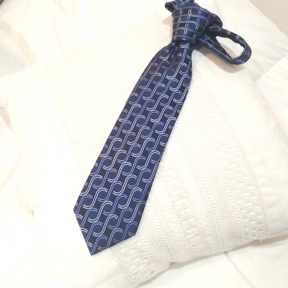 Michael Kors silk tie with Nerdy blue swirls